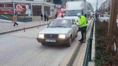 Bilecik’in Bozüyük ilçesinde polis ekiplerince dron destekli yaya geçidi uygulaması