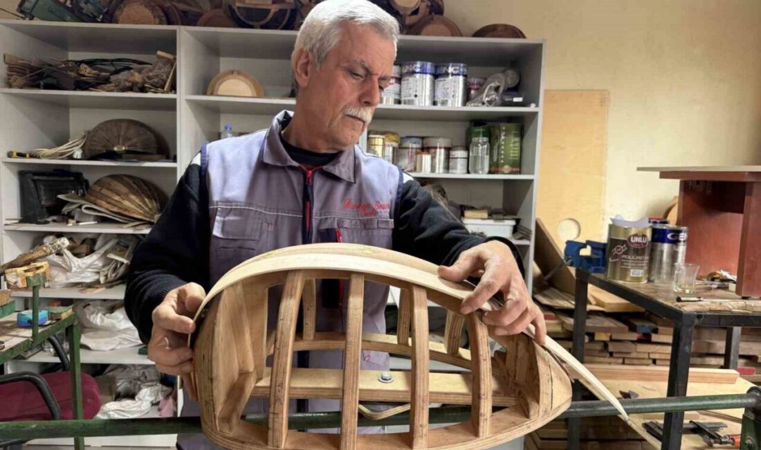 Kocaeli’de yaşayan 63 yaşındaki ud yapım ustası Burhan Çeşni, askerlik