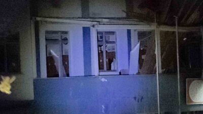 DÜZCE (İHA) – Düzce’de çatısı uçan okulda incelemelerde bulunan İl