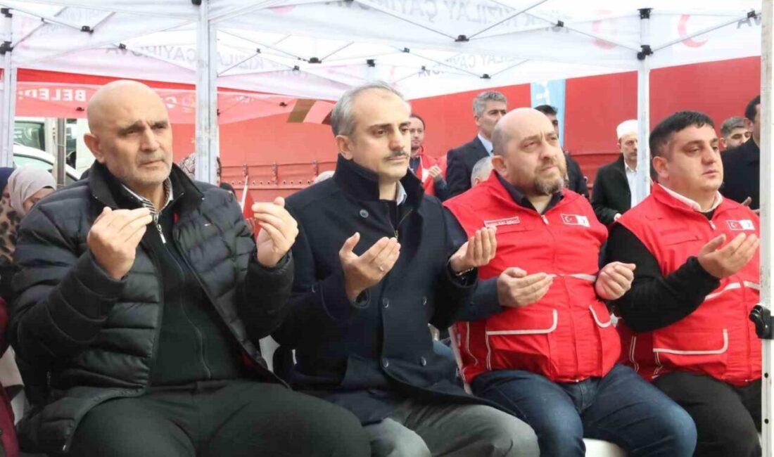 Kocaeli’nin Çayırova ilçesinde hazırlanan 2 yardım tırı, dualarla Gazze’ye uğurlandı.