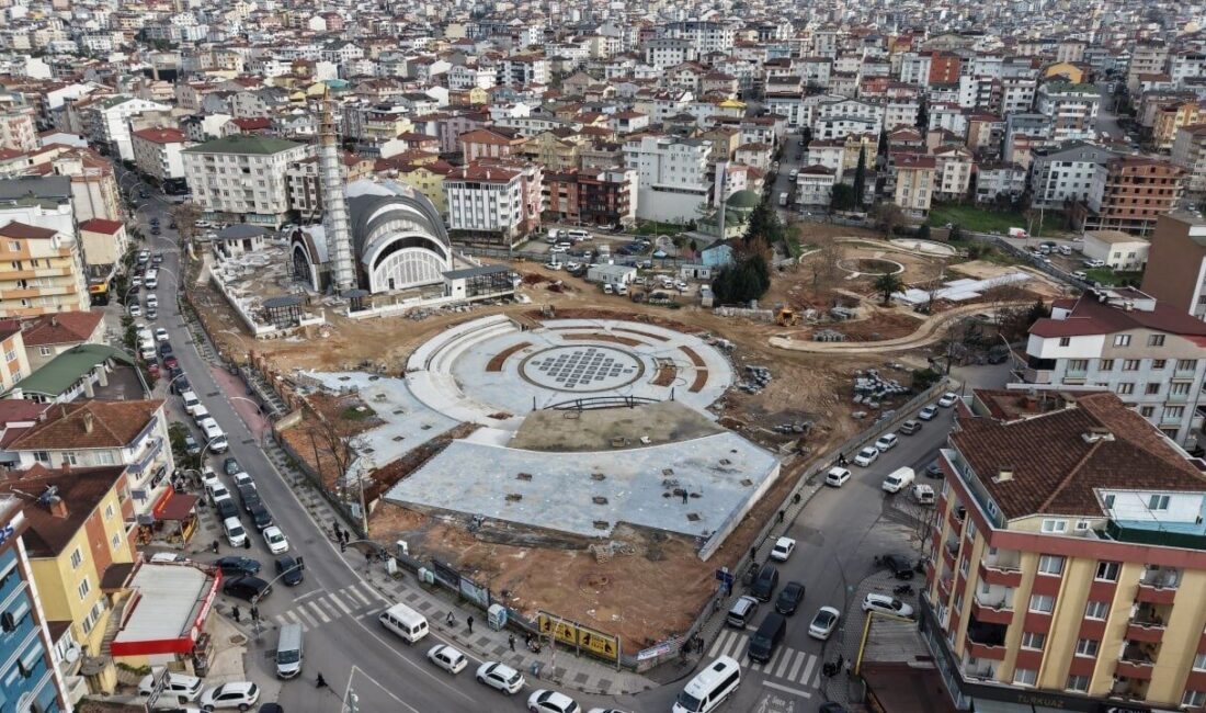 Çayırova’da 25 bin metrekare alanda inşa edilen kent meydanı projesinde,