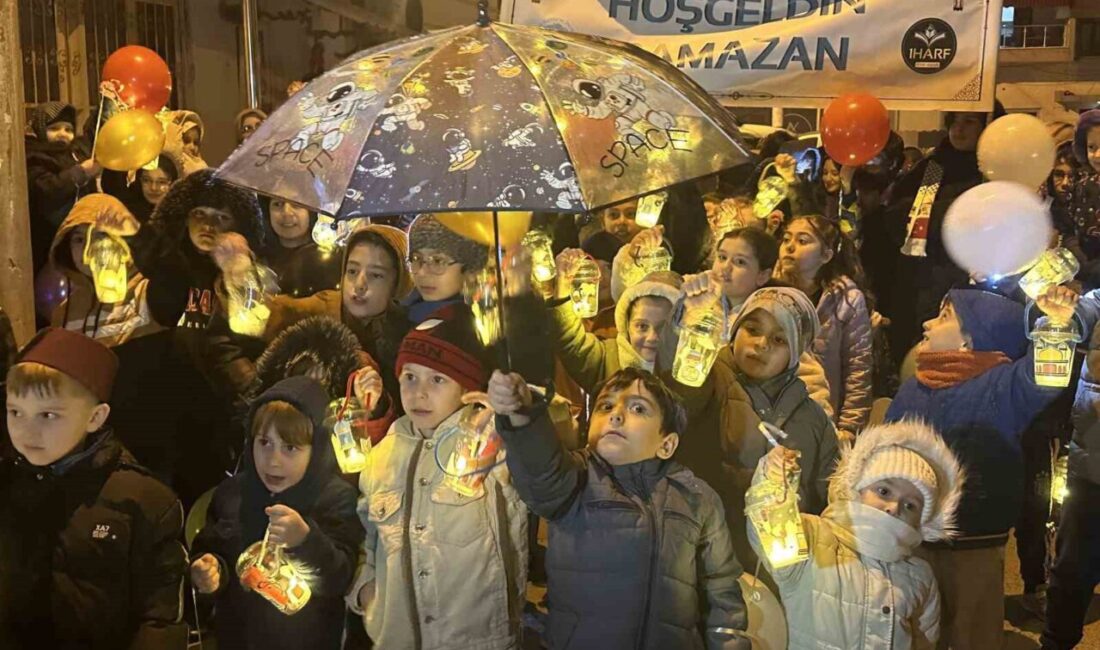 Sakarya’nın Erenler ilçesinde Ramazan ayının gelişi dolayısıyla düzenlenen “Kandil Alayı”