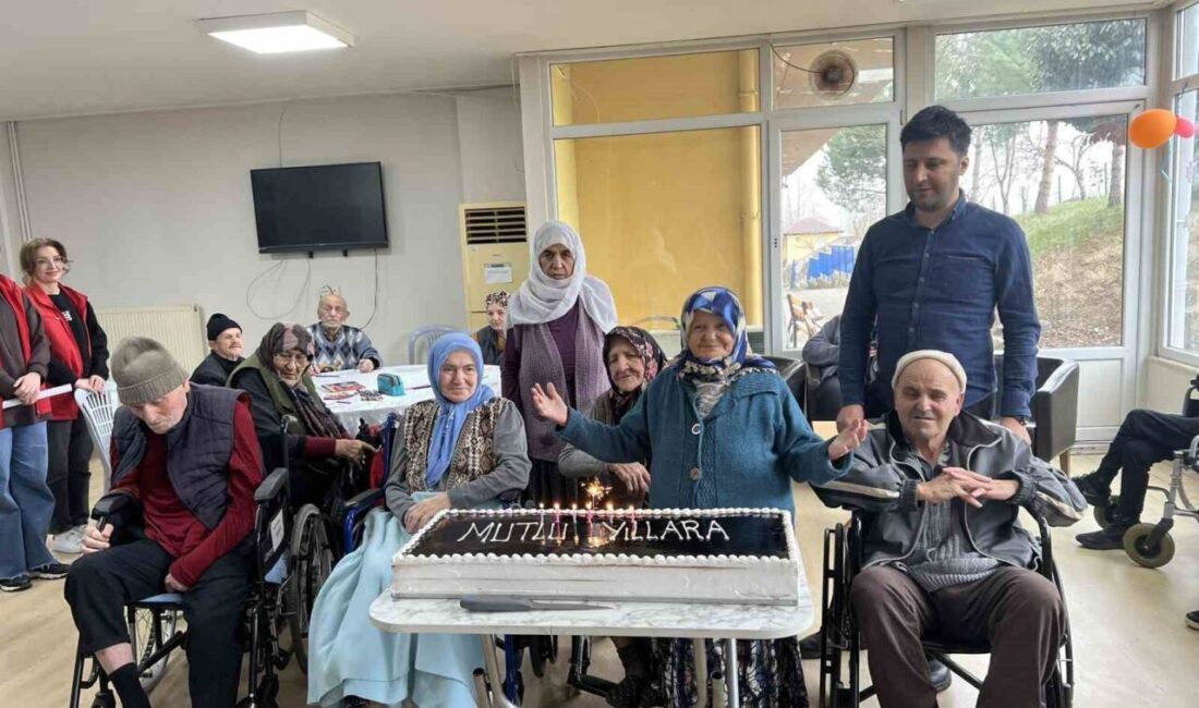 DÜZCE (İHA) – Düzce Bahçeşehir Gençlik Merkezi üyeleri, Hilmi Çilingir