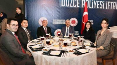 Düzce Adliyesi tarafından düzenlenen geleneksel iftar programı, geniş katılımla gerçekleştirildi.