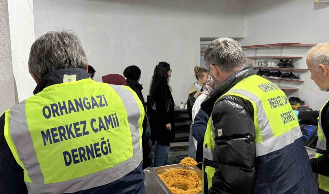 Düzce Konuralp Orhangazi Merkez Camisi’nde sürdürülen gelenek kapsamında, hayırseverlerce yapılan