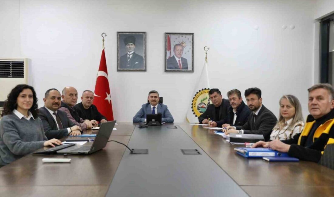 DÜZCE (İHA) – Düzce İl Özel İdaresi Encümen Toplantı Salonu’nda,