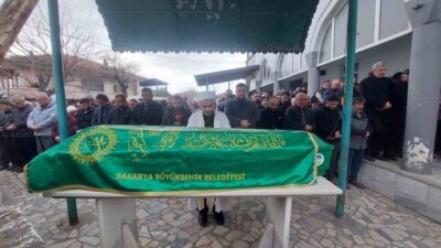 Sakarya’nın Akyazı ilçesinde evinden kamyonlar dolusu çöp çıkartılan ve tamir