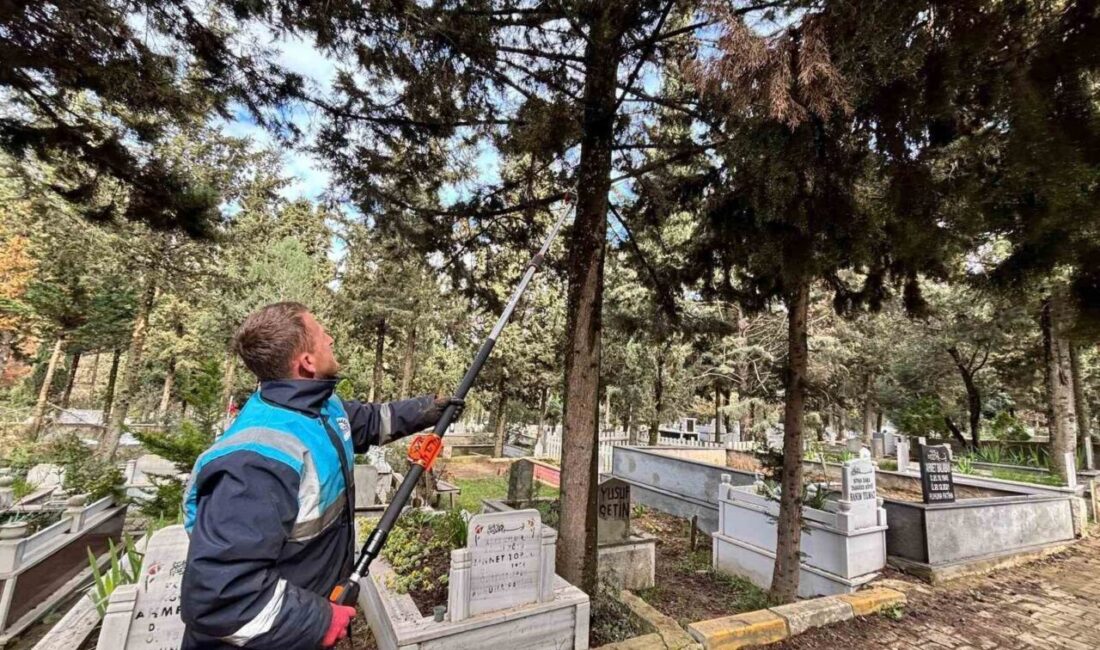 Gebze’de ekipler, vatandaşların kabir ziyaretlerini daha huzurlu ve güvenli ortamda