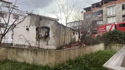 Kocaeli’nin Gebze ilçesinde tek katlı metruk evde çıkan yangın, itfaiye