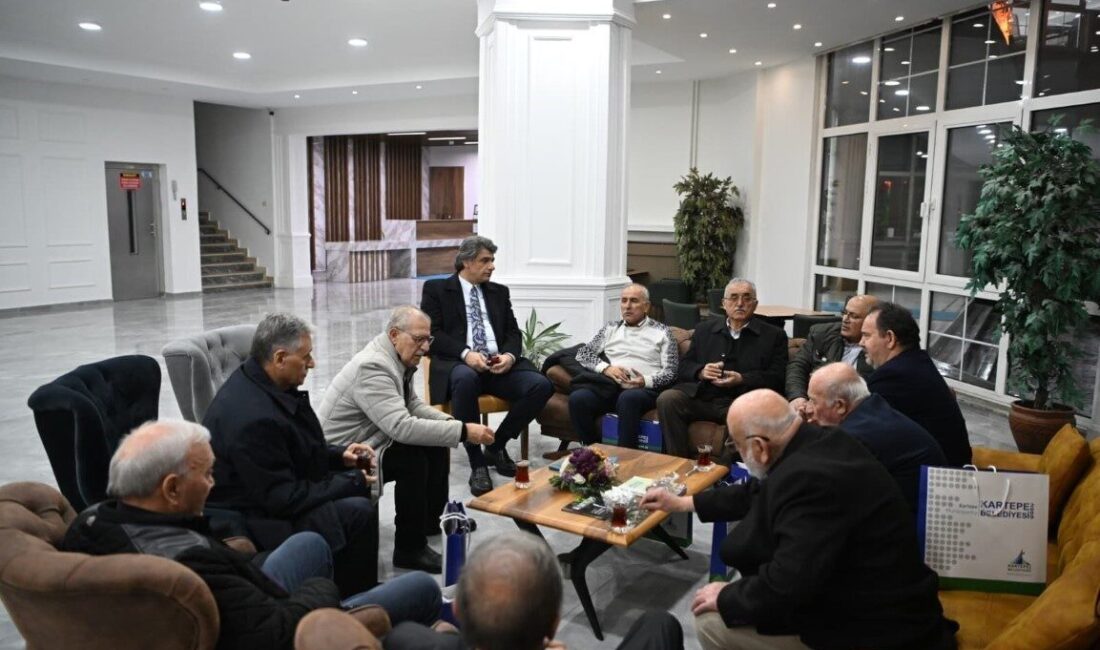 Kartepe’de önceki dönem belediye başkanları iftar sofrasında bir araya geldi.