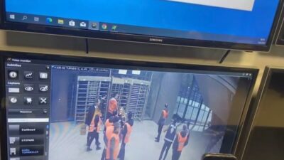 Kocaelispor-Beşiktaş karşılaşmasında dengesini kaybederek beton zemine düşmesi sonucu yaşamını yitiren