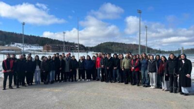 DÜZCE (İHA) – GSB Gençlik Kış Kulübü etkinlikleri kapsamında gençlerin