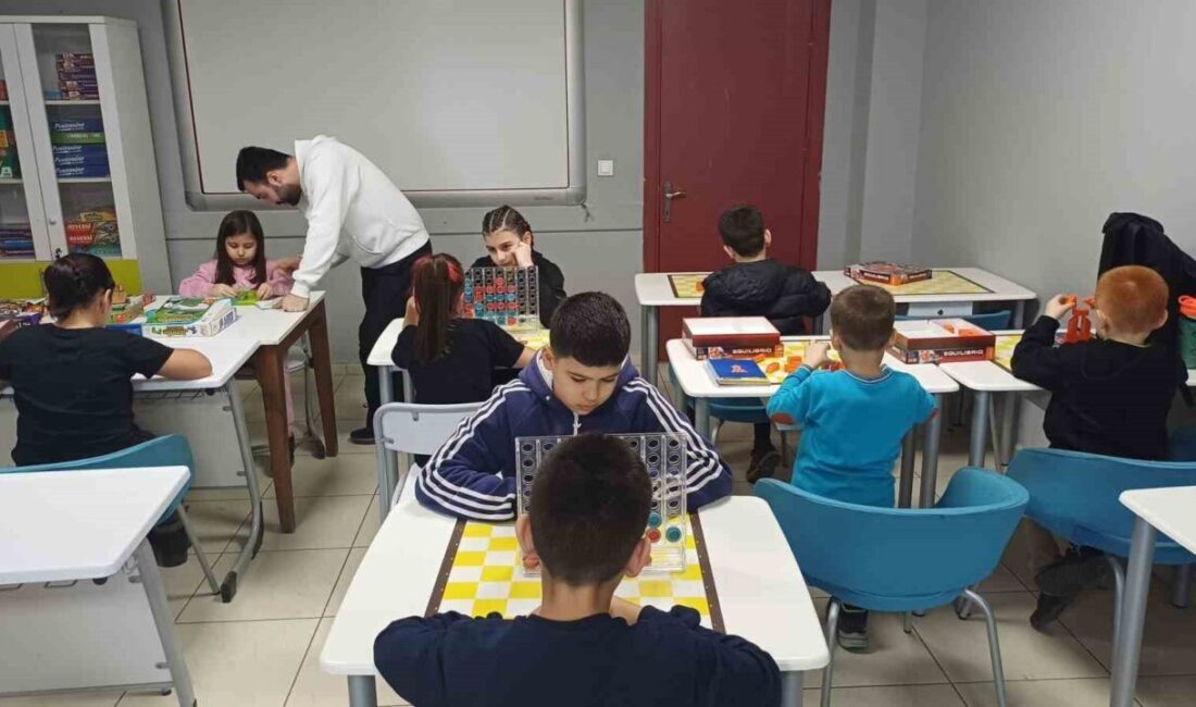 DÜZCE (İHA) – Düzce Gençlik Merkezi’nde, çocukların zihinsel gelişimlerini desteklemek