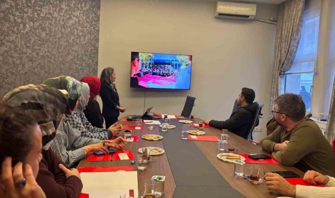 DÜZCE (İHA) – GençTek Projesi kapsamında düzenlenen bilgilendirme ve planlama