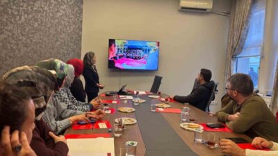 DÜZCE (İHA) – GençTek Projesi kapsamında düzenlenen bilgilendirme ve planlama