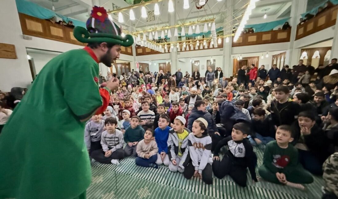 Gölcük’te geleneksel olarak düzenlenen etkinliklere katılan çocuklar, Ramazan ayı coşkusunu