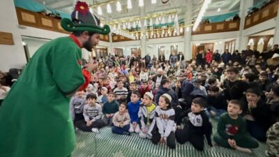 Gölcük’te geleneksel olarak düzenlenen etkinliklere katılan çocuklar, Ramazan ayı coşkusunu