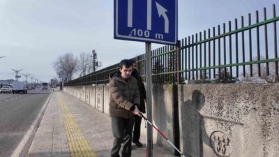 Kocaeli’de görme engelli bireyler, aldıkları teorik eğitimi şehir yaşamının karmaşasında