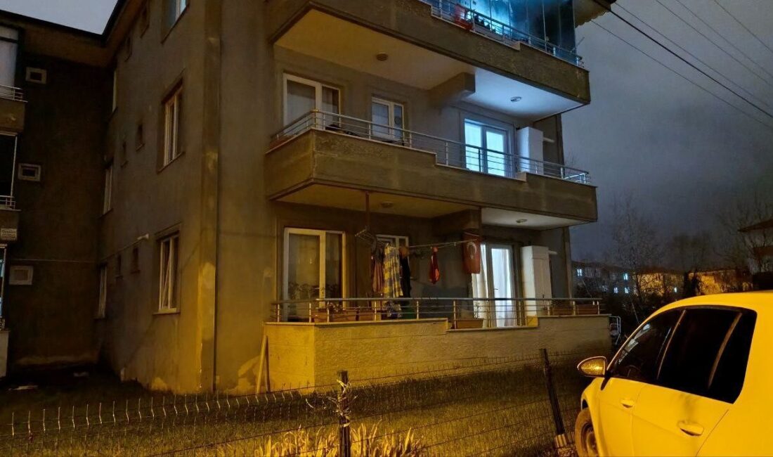 Sakarya’nın Karasu ilçesinde 35 yaşındaki şahıs, evinde ağabeyi tarafından ölü