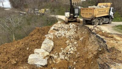 DÜZCE (İHA) – Akçakoca ilçesi Kirazlı köyünde meydana gelen heyelana