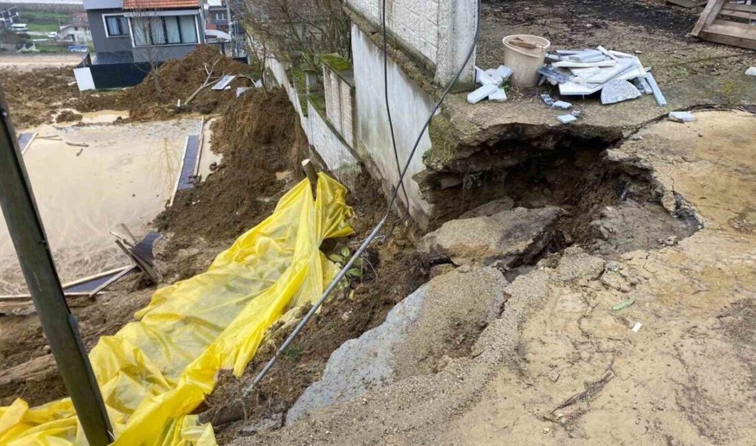 Kocaeli’nin İzmit ilçesinde inşaat çalışması sırasında meydana gelen toprak kayması