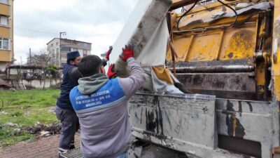 Çayırova Belediyesi, kaba atıkların randevu sistemiyle adreslerden alındığını, kurallara uymayanlara