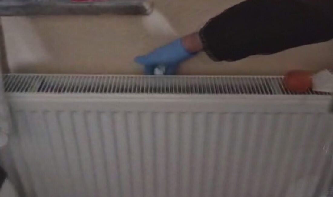 Kastamonu’da narkotik ekiplerinin bir eve düzenlediği operasyonda kalorifer peteğine gizlenmiş