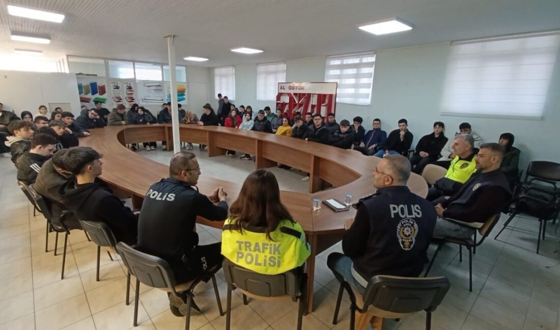 Sakarya’nın Karasu ilçesinde lise öğrencilerine yönelik polislik mesleği tanıtım semineri