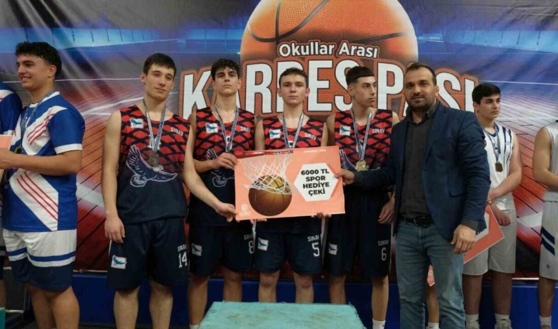 Kocaeli’de bu yıl 6’ncısı düzenlenen “Okullar Arası Kardeş Pası Basketbol