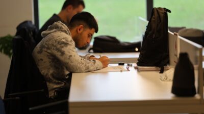 Kartepe Belediyesi bünyesinde hizmet veren Kartepe Kent Kütüphanesi, yarıyıl tatilinde