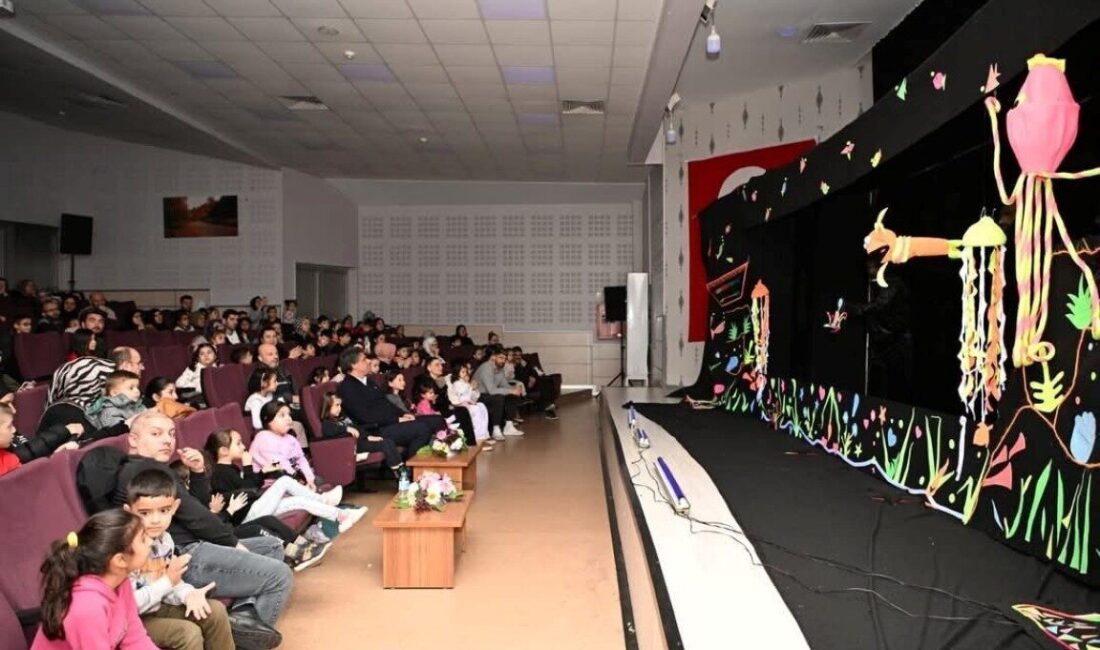 Kartepe Belediyesi’nin kültür sanat etkinlikleri kapsamında Necip Fazıl Kısakürek Kültür