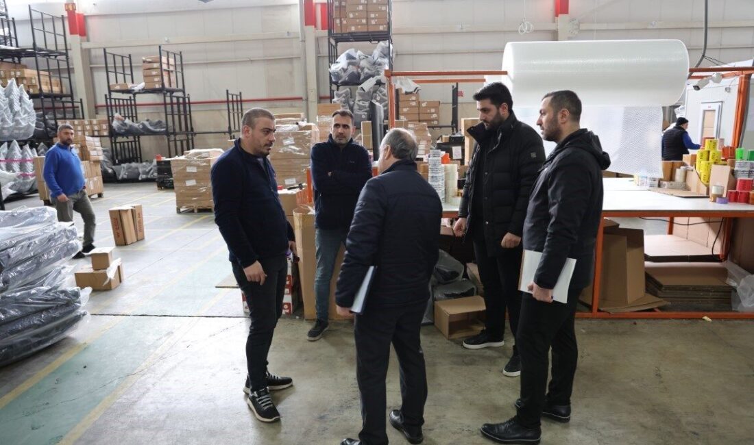 Kartepe Belediyesi ekipleri, ilçe genelindeki işletmelere yönelik ruhsat ve mevzuata