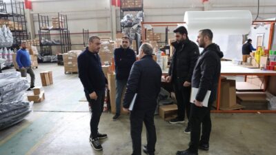 Kartepe Belediyesi ekipleri, ilçe genelindeki işletmelere yönelik ruhsat ve mevzuata