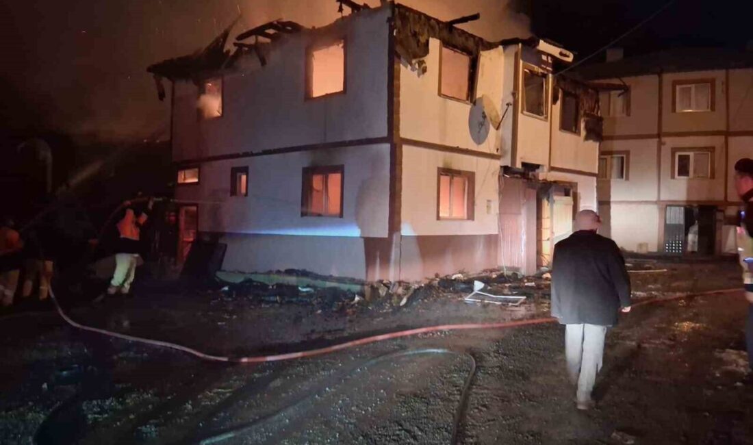 Kastamonu’nun Daday ilçesinde çıkan yangında iki katlı ev kullanılamaz hale