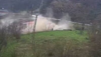 Kastamonu’nun Cide ilçesinde heyelan riski sebebiyle tahliye edilen iki katlı