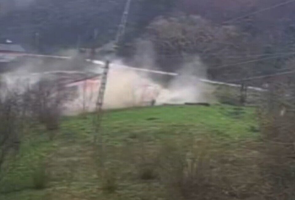 Kastamonu’nun Cide ilçesinde heyelan riski sebebiyle tahliye edilen iki katlı