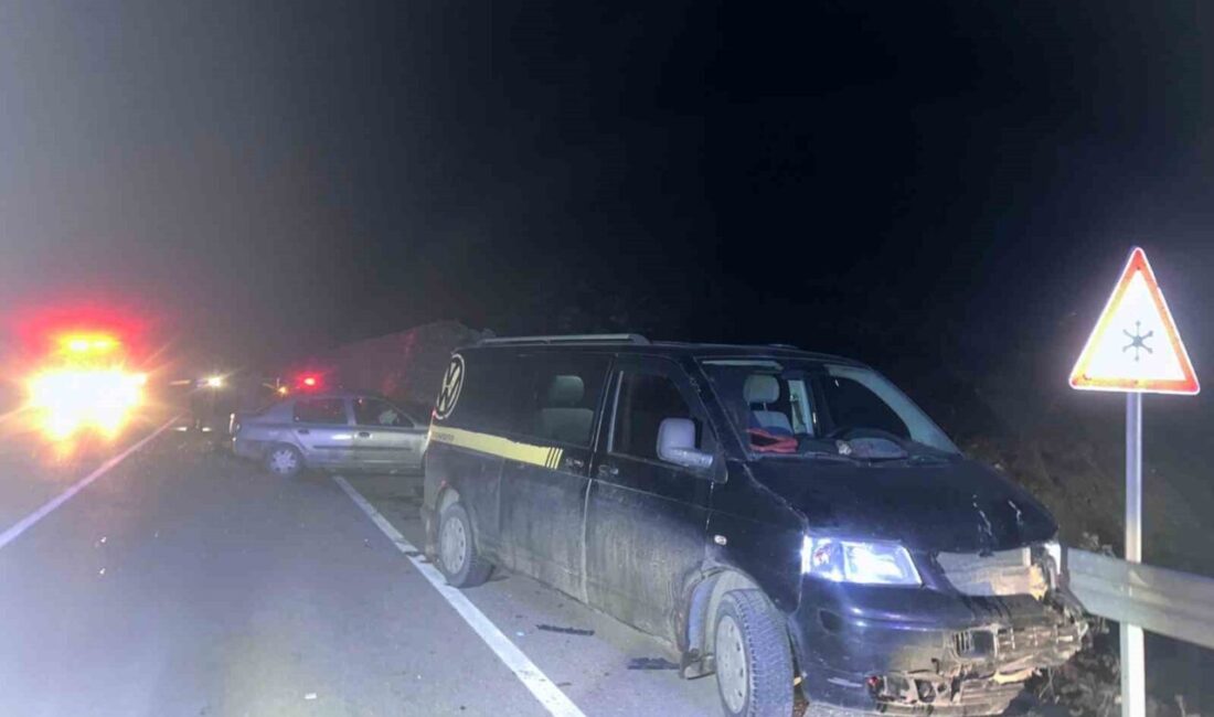 Kastamonu’nun Daday ilçesinde otomobil ile minibüsün çarpışması neticesinde 1’i ağır