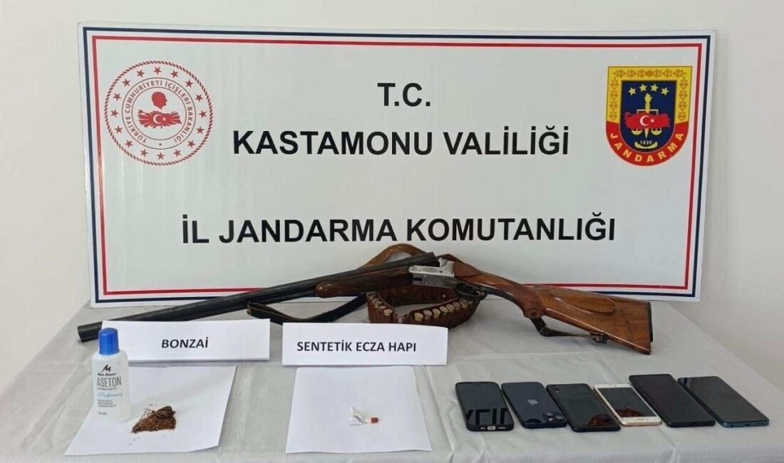Kastamonu’nda jandarma ekipleri tarafından gerçekleştirilen uyuşturucu operasyonunda 11 şüpheli gözaltına