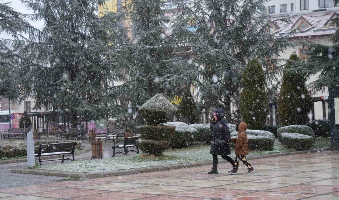 Kastamonu’da vatandaşlar Ramazan ayının ilk gününe kar yağışıyla uyandı. Kastamonu’da