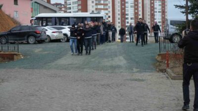 Kastamonu’da polis ekiplerince 23 adrese düzenlenen eş zamanlı uyuşturucu operasyonlarında