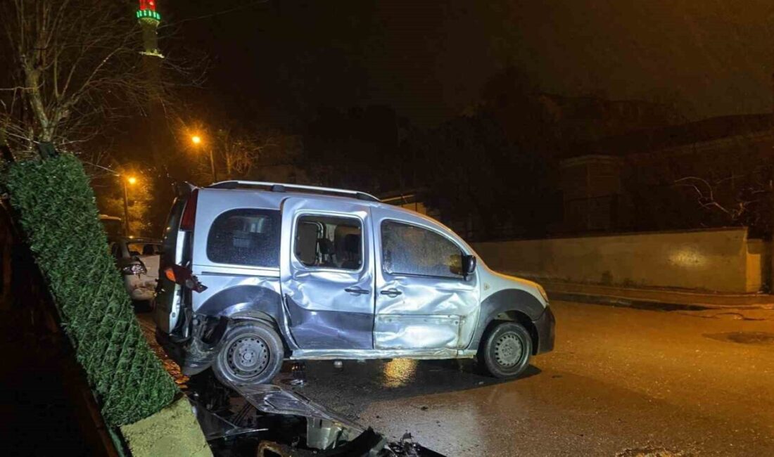 Kocaeli’nin Körfez ilçesinde minibüs ile hafif ticari aracın çarpıştığı kazada