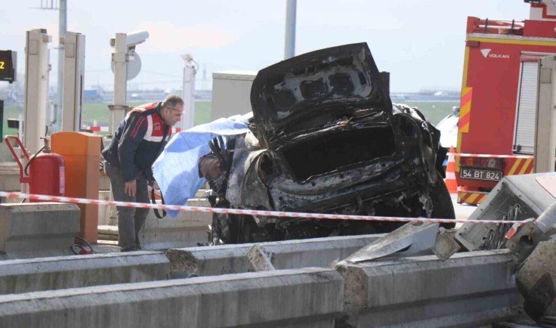 Kuzey Marmara Otoyolu Sakarya geçişinde kontrolden çıkan otomobili, bariyerlere çarparak