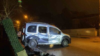 Kocaeli’de minibüs ile hafif ticari aracın çarpışması sonucu meydana gelen