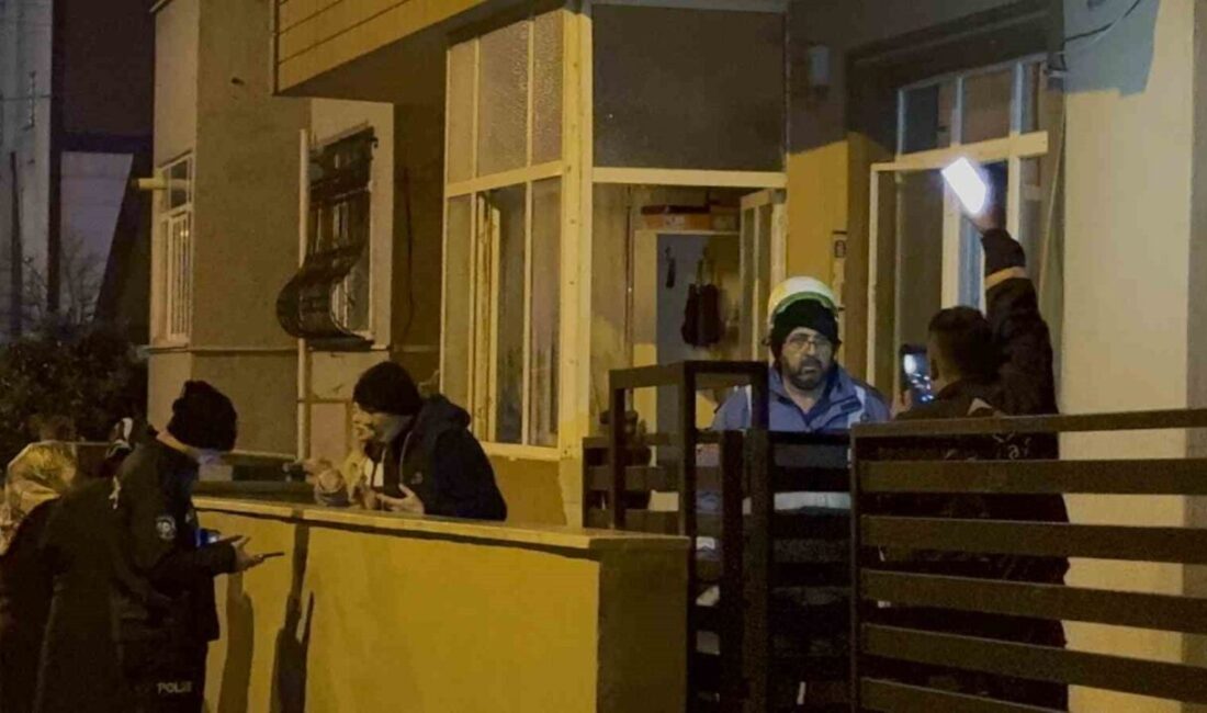 Kocaeli’nin Gebze ilçesinde kombiden çıktığı değerlendirilen yangın, kısa süreli paniğe