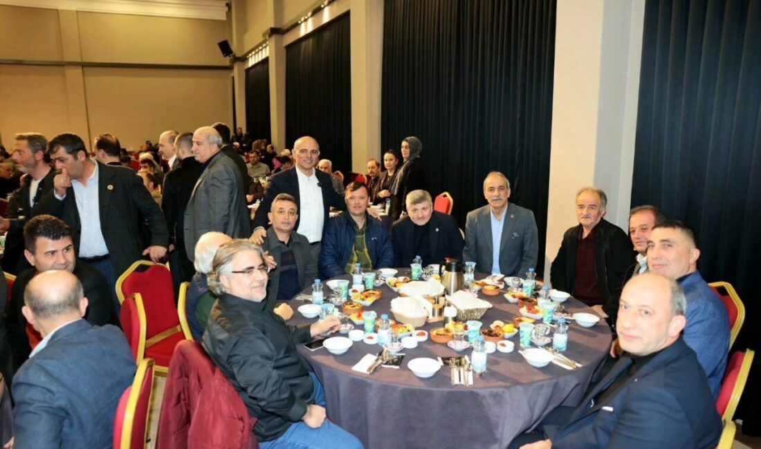 Körfez’de STK temsilcilerini iftar yemeğinde ağırlayan Belediye Başkanı Şener Söğüt,