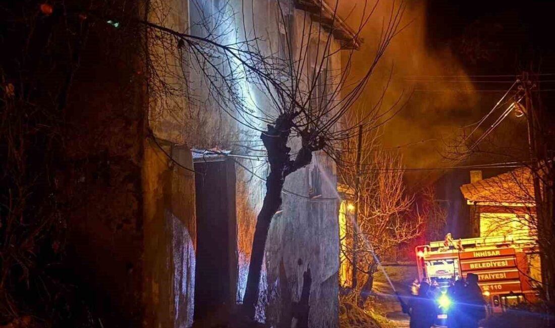 Bilecik’in İnhisar ilçesine bağlı Samrı köyünde bir evde yangın çıktı.