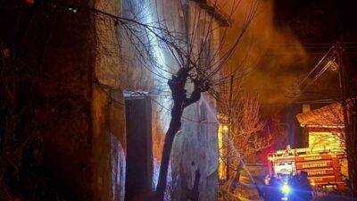 Bilecik’in İnhisar ilçesine bağlı Samrı köyünde bir evde yangın çıktı.