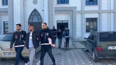 Kocaeli’nin Derince ilçesinde Murat Tosun’un, çocuğunu almak için okul bahçesinde