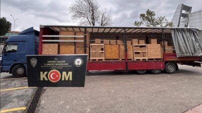 Anadolu Otoyolu Sakarya geçişinde polis ekiplerince durdurulan tırdan 3 milyon