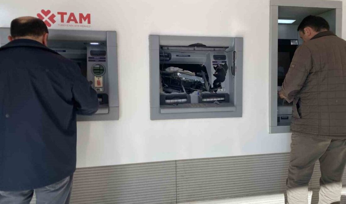 Kastamonu’da bir şahıs teknik arıza sebebiyle para çekemediği ATM’yi balyozla